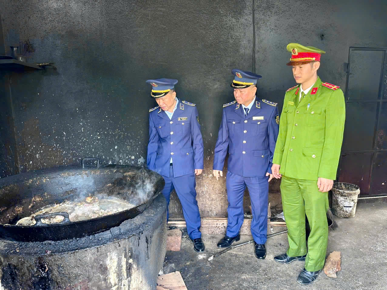 Đội Quản lý thị trường số 2: Phát hiện, xử lý cơ sở sản xuất, kinh doanh mỡ bẩn